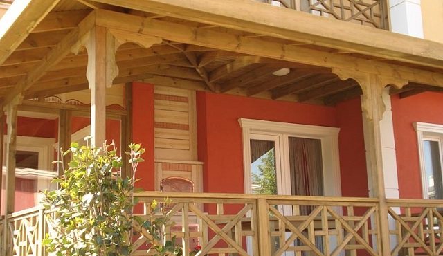 ahsap-balkon-dekorasyonu